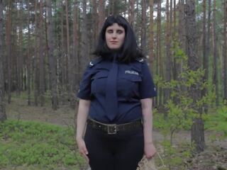 Đen assasin vs. policewomen clone